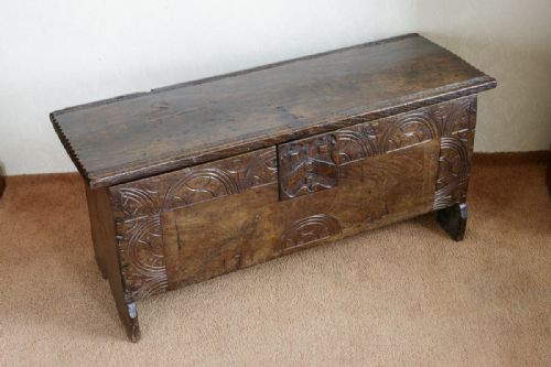 LATE 17TH OR EARLY 18TH CENTURY OAK PLANK CHEST - ADDITIONAL PHOTO 1