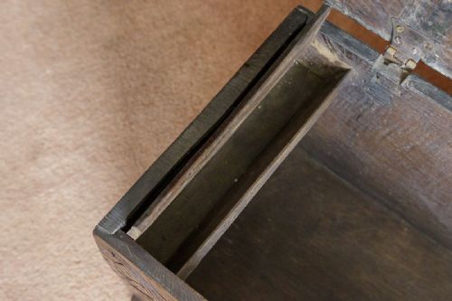 LATE 17TH OR EARLY 18TH CENTURY OAK PLANK CHEST - ADDITIONAL PHOTO 7