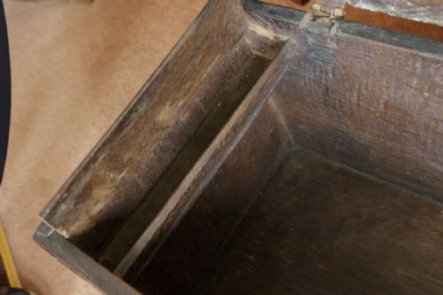 LATE 17TH OR EARLY 18TH CENTURY OAK PLANK CHEST - ADDITIONAL PHOTO 8
