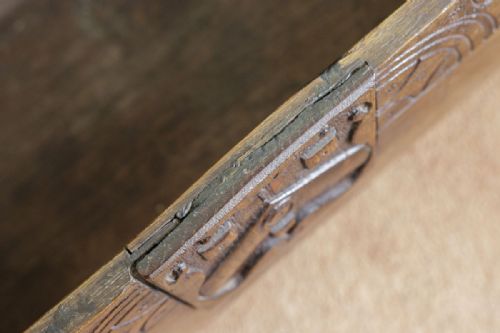 LATE 17TH OR EARLY 18TH CENTURY OAK PLANK CHEST - ADDITIONAL PHOTO 10