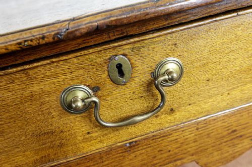 GEORGIAN OAK LOWBOY WITH ORIGINAL DRAWER - ADDITIONAL PHOTO 5