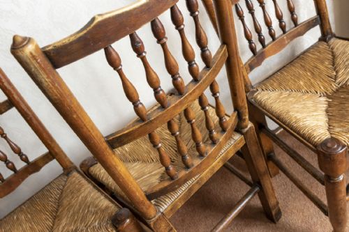 A SET OF FOUR LANCASHIRE SPINDLE BACK CHAIRS IN ASH - ADDITIONAL PHOTO 5