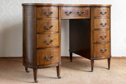 late 19th century kidney shaped desk in mahogany - CATEGORY: ANTIQUE DESKS - DATED 19TH CENTURY