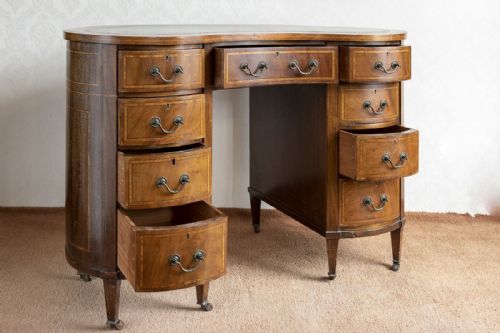 LATE 19TH CENTURY KIDNEY SHAPED DESK IN MAHOGANY - ADDITIONAL PHOTO 2