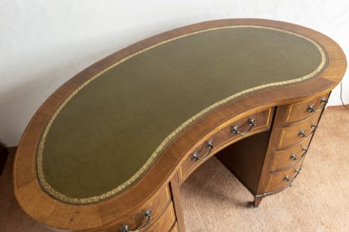 LATE 19TH CENTURY KIDNEY SHAPED DESK IN MAHOGANY - ADDITIONAL PHOTO 5