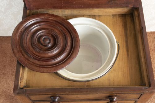 19TH CENTURY COMMODE STOOL IN MAHOGANY - ADDITIONAL PHOTO 6