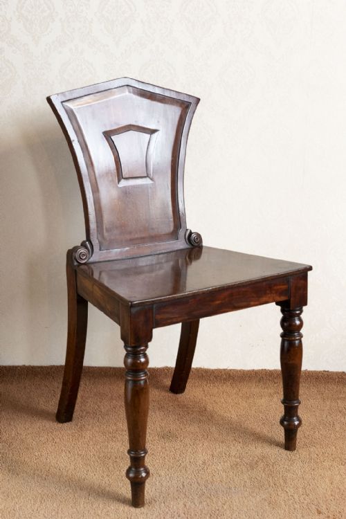 a very attractive single hall chair in mahogany - CATEGORY: ANTIQUE CHAIRS - DATED 19TH CENTURY
