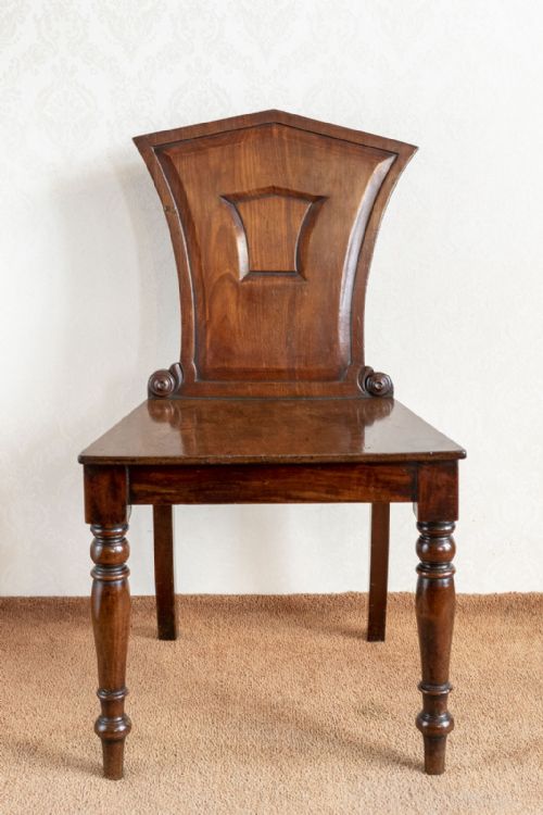 A VERY ATTRACTIVE SINGLE HALL CHAIR IN MAHOGANY - ADDITIONAL PHOTO 1