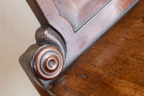 A VERY ATTRACTIVE SINGLE HALL CHAIR IN MAHOGANY - ADDITIONAL PHOTO 2