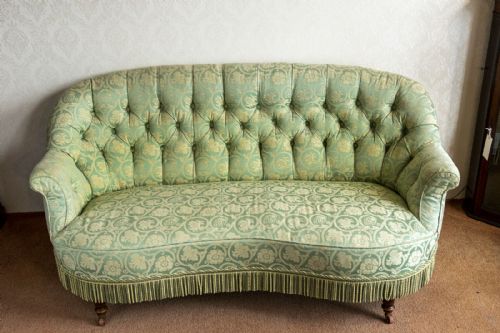 GOOD VICTORIAN BUTTON BACK SOFA - ADDITIONAL PHOTO 1