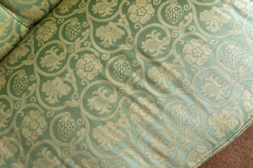 GOOD VICTORIAN BUTTON BACK SOFA - ADDITIONAL PHOTO 4