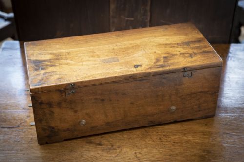 very early swiss music box - CATEGORY: ANTIQUE BOXES - DATED 19TH CENTURY