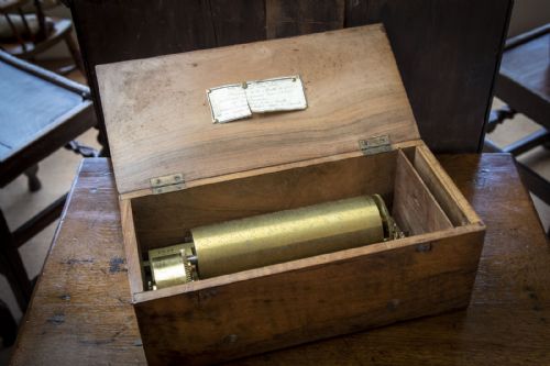 VERY EARLY SWISS MUSIC BOX - ADDITIONAL PHOTO 5