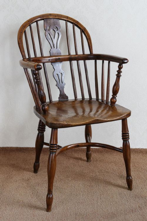 finest english low back windsor chair with crinoline stretcher - CATEGORY: ANTIQUE CHAIRS - DATED 19TH CENTURY