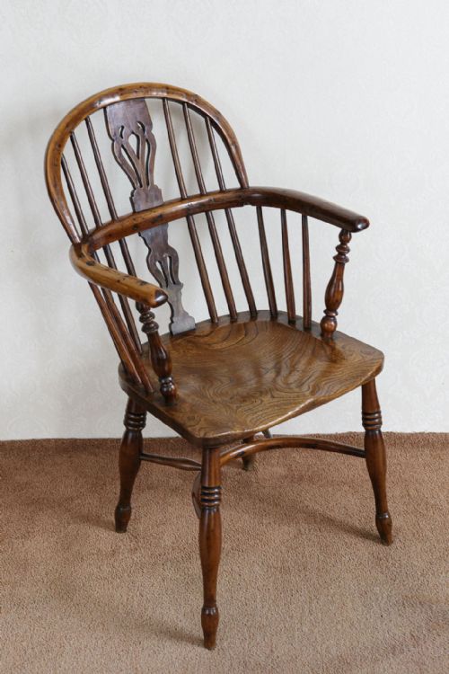 FINEST ENGLISH LOW BACK WINDSOR CHAIR WITH CRINOLINE STRETCHER - ADDITIONAL PHOTO 1