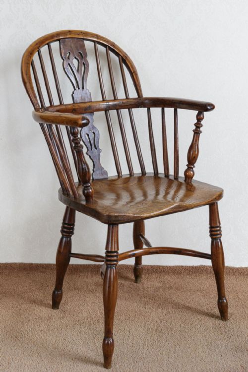 FINEST ENGLISH LOW BACK WINDSOR CHAIR WITH CRINOLINE STRETCHER - ADDITIONAL PHOTO 2