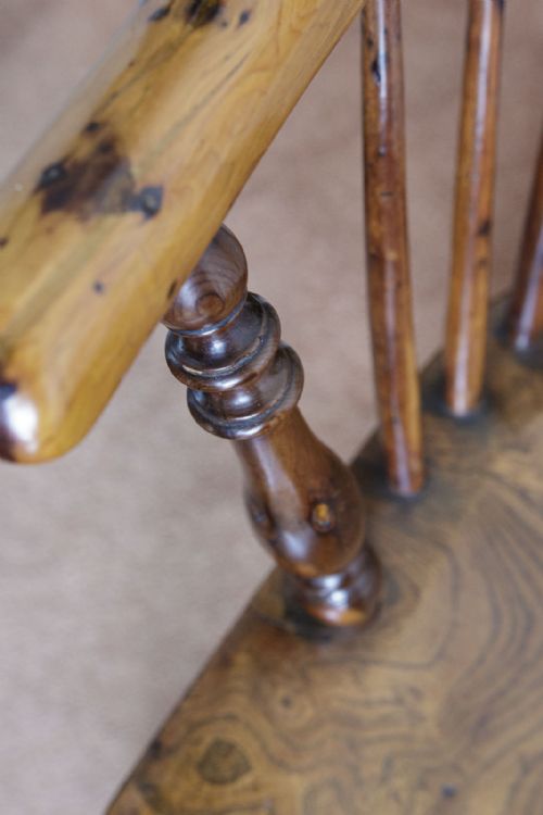 FINEST ENGLISH LOW BACK WINDSOR CHAIR WITH CRINOLINE STRETCHER - ADDITIONAL PHOTO 5