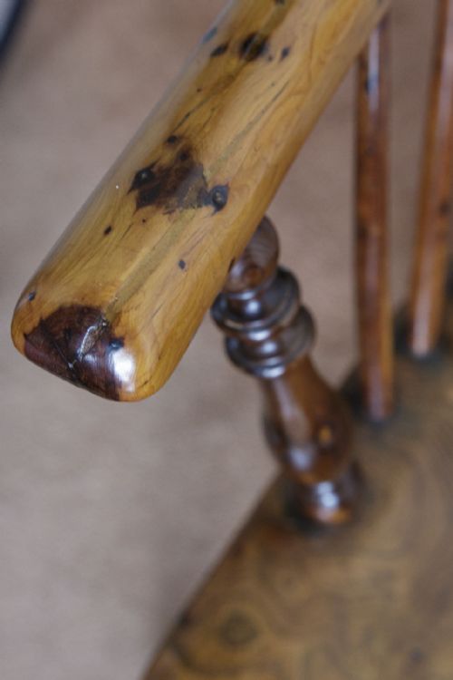 FINEST ENGLISH LOW BACK WINDSOR CHAIR WITH CRINOLINE STRETCHER - ADDITIONAL PHOTO 6