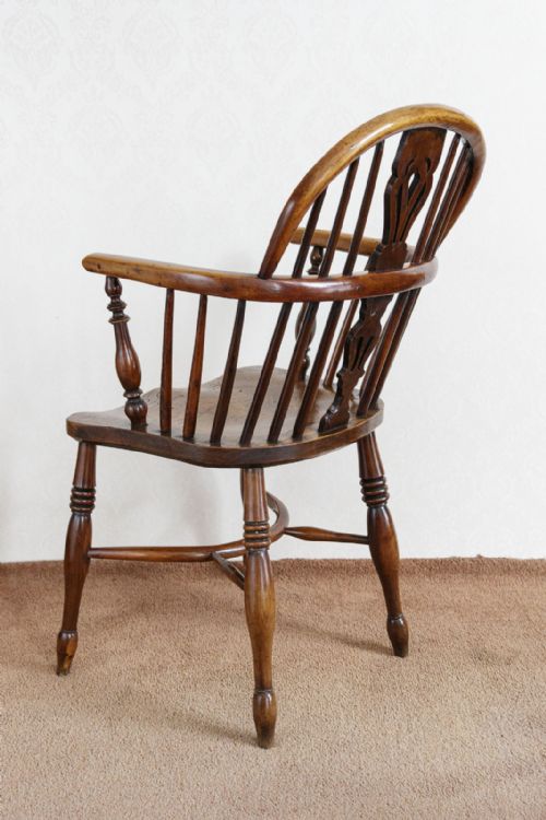FINEST ENGLISH LOW BACK WINDSOR CHAIR WITH CRINOLINE STRETCHER - ADDITIONAL PHOTO 7