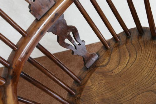 FINEST ENGLISH LOW BACK WINDSOR CHAIR WITH CRINOLINE STRETCHER - ADDITIONAL PHOTO 8
