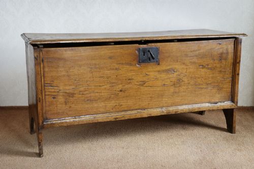 18TH CENTURY ENGLISH ELM SWORD OR PLANK CHEST - ADDITIONAL PHOTO 1