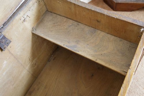 18TH CENTURY ENGLISH ELM SWORD OR PLANK CHEST - ADDITIONAL PHOTO 5