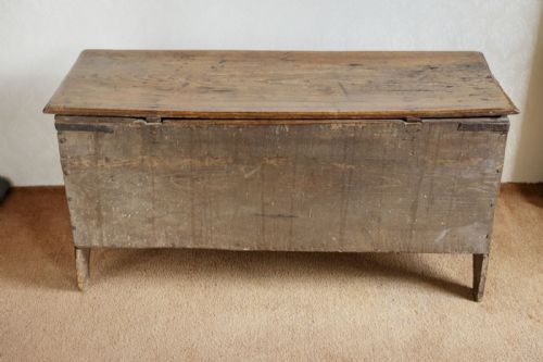 18TH CENTURY ENGLISH ELM SWORD OR PLANK CHEST - ADDITIONAL PHOTO 10