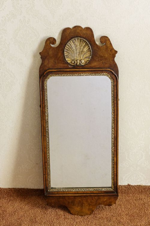beautiful framed and carved mirror in walnut with attractive gilt decoration - CATEGORY: ANTIQUE MIRRORS - DATED 19TH CENTURY