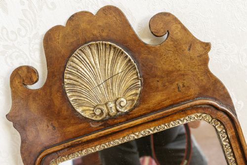 BEAUTIFUL FRAMED AND CARVED MIRROR IN WALNUT WITH ATTRACTIVE GILT DECORATION - ADDITIONAL PHOTO 1