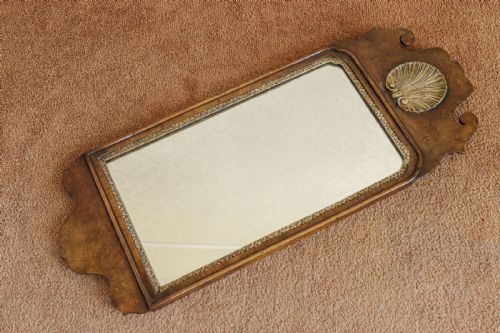 BEAUTIFUL FRAMED AND CARVED MIRROR IN WALNUT WITH ATTRACTIVE GILT DECORATION - ADDITIONAL PHOTO 3