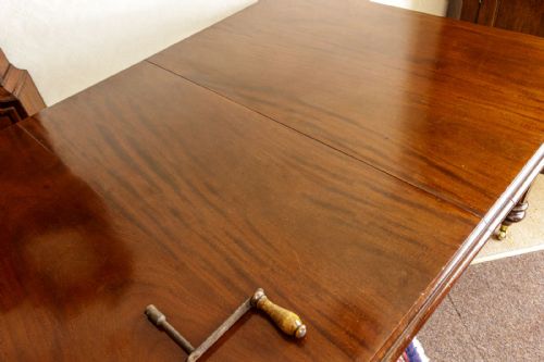 SMART VICTORIAN EXTENDING DINING TABLE IN MAHOGANY - ADDITIONAL PHOTO 3