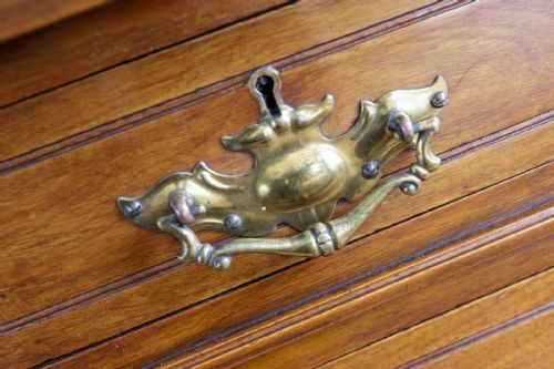 LATE VICTORIAN KNEEHOLE DESK IN WALNUT - ADDITIONAL PHOTO 7