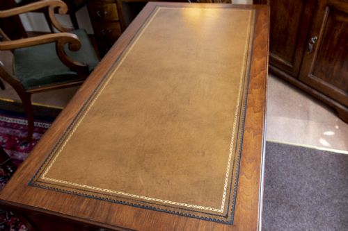 LATE VICTORIAN KNEEHOLE DESK IN WALNUT - ADDITIONAL PHOTO 5