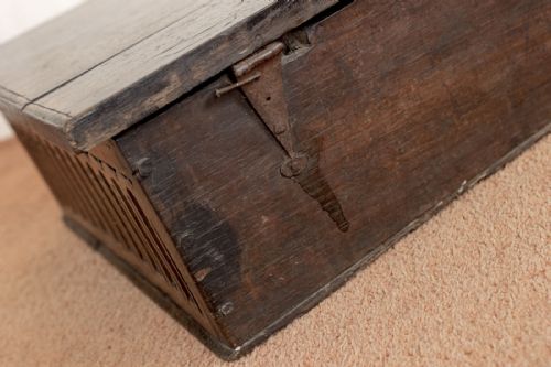 GOOD 17TH CENTURY OAK BIBLE BOX - ADDITIONAL PHOTO 8