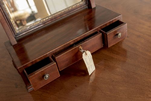 VERY ATTRACTIVE LATE 18TH CENTURY MAHOGANY DRESSING MIRROR - ADDITIONAL PHOTO 2