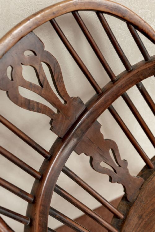EARLY 19TH CENTURY HOOPBACK WINDSOR - ADDITIONAL PHOTO 2