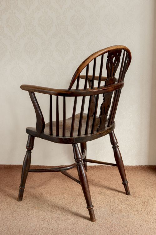 EARLY 19TH CENTURY HOOPBACK WINDSOR - ADDITIONAL PHOTO 5