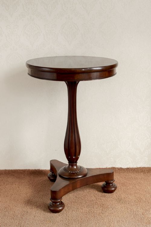 wonderful circular pedestal style table in mahogany - CATEGORY: ANTIQUE TABLES - DATED 19TH CENTURY