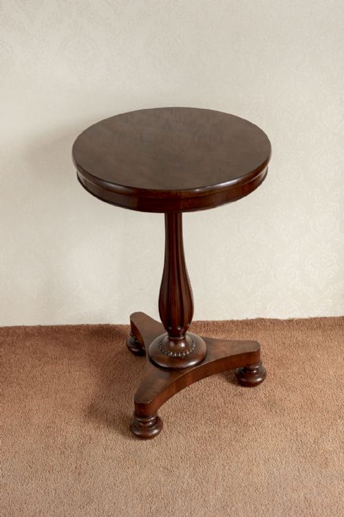 WONDERFUL CIRCULAR PEDESTAL STYLE TABLE IN MAHOGANY - ADDITIONAL PHOTO 1