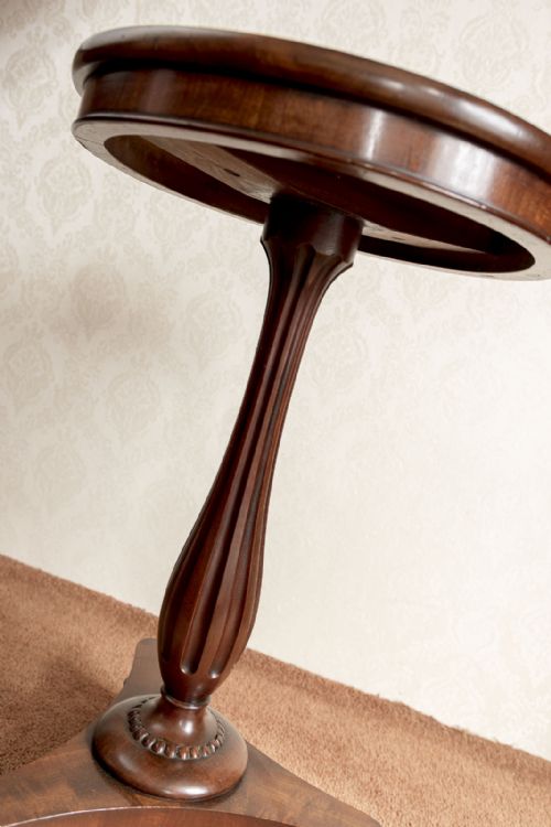 WONDERFUL CIRCULAR PEDESTAL STYLE TABLE IN MAHOGANY - ADDITIONAL PHOTO 5