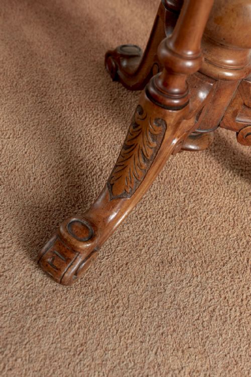 A VICTORIAN ADJUSTABLE PIANO STOOL MADE FROM BEAUTIFUL WALNUT - ADDITIONAL PHOTO 5