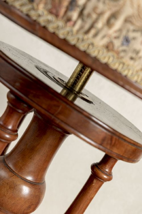 A VICTORIAN ADJUSTABLE PIANO STOOL MADE FROM BEAUTIFUL WALNUT - ADDITIONAL PHOTO 6