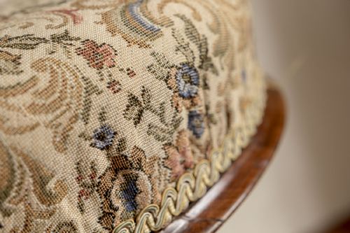 A VICTORIAN ADJUSTABLE PIANO STOOL MADE FROM BEAUTIFUL WALNUT - ADDITIONAL PHOTO 7