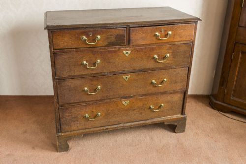 good late 18th century chest of drawers - CATEGORY: ANTIQUE CHEST OF DRAWERS - DATED 18TH CENTURY