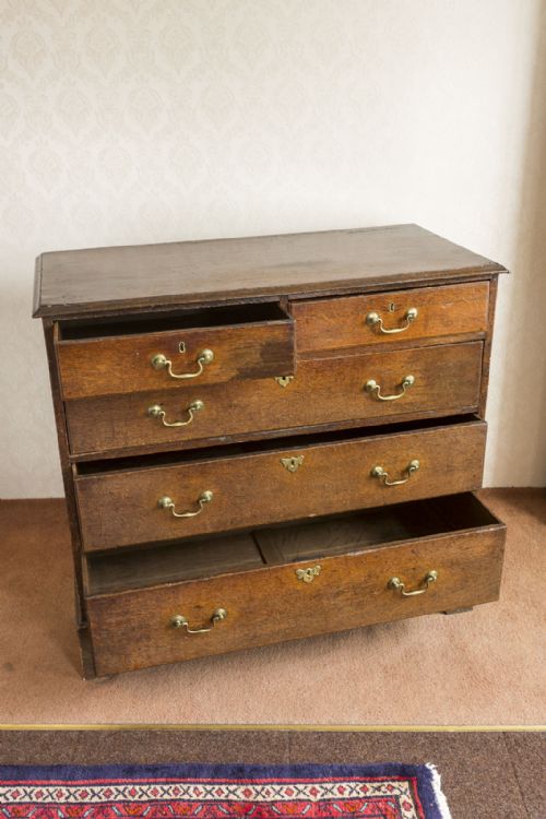 GOOD LATE 18TH CENTURY CHEST OF DRAWERS - ADDITIONAL PHOTO 3
