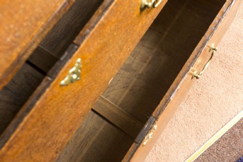 GOOD LATE 18TH CENTURY CHEST OF DRAWERS - ADDITIONAL PHOTO 4