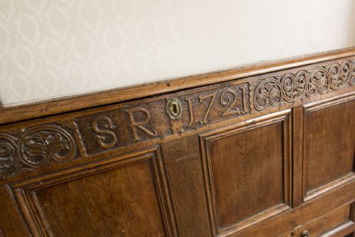 GOOD EARLY 18TH CENTURY OAK MULE CHEST - ADDITIONAL PHOTO 3