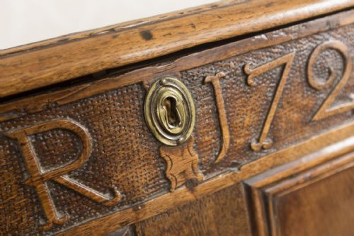GOOD EARLY 18TH CENTURY OAK MULE CHEST - ADDITIONAL PHOTO 4
