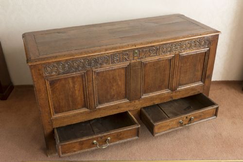 GOOD EARLY 18TH CENTURY OAK MULE CHEST - ADDITIONAL PHOTO 6