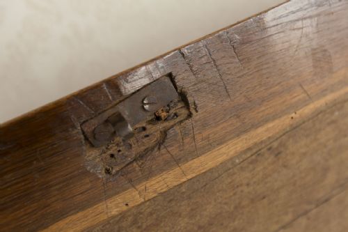 GOOD EARLY 18TH CENTURY OAK MULE CHEST - ADDITIONAL PHOTO 9